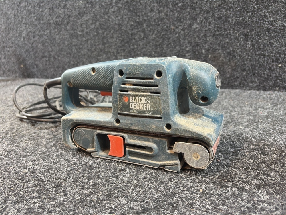 1576424-2 Samling med diverse verktyg - Milwaukee, Black & Decker och Haubold