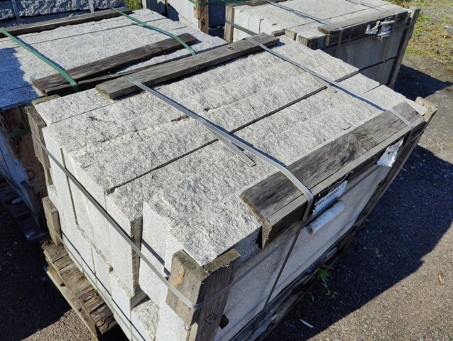 1091353-2 Granitkantsten RFV4 Rak Porto Grå 1100x100x300 mm ca 15,4 m