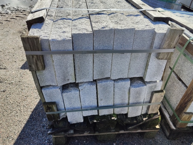1091353-3 Granitkantsten RFV4 Rak Porto Grå 1100x100x300 mm ca 15,4 m