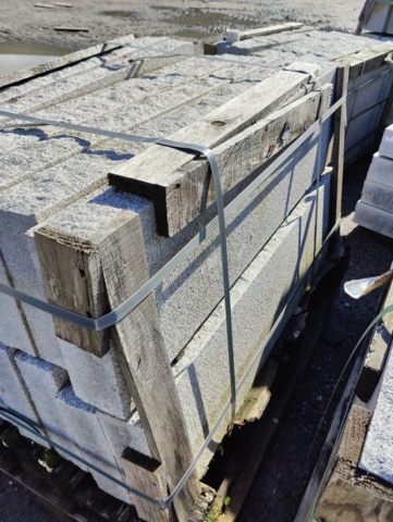 1091353-4 Granitkantsten RFV4 Rak Porto Grå 1100x100x300 mm ca 15,4 m