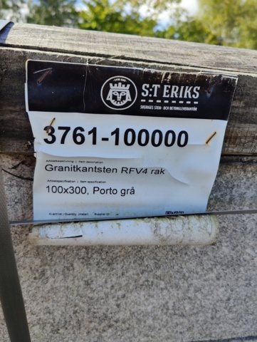 1091353-7 Granitkantsten RFV4 Rak Porto Grå 1100x100x300 mm ca 15,4 m