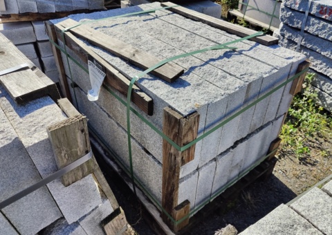 Granitkantsten RFV4 Rak Porto Grå 1100x100x300 mm ca 15,4 m