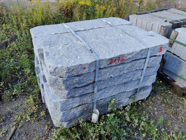 1091355-1 Granitkantsten RV4 Rak 100x300 mm ca 21,75 m