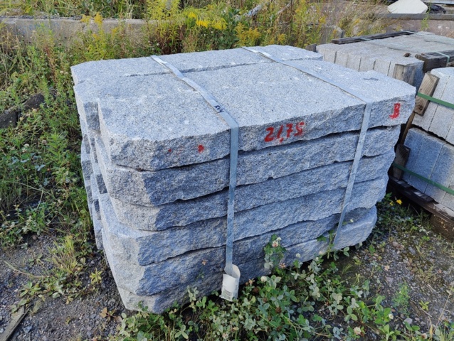 1091355-2 Granitkantsten RV4 Rak 100x300 mm ca 21,75 m