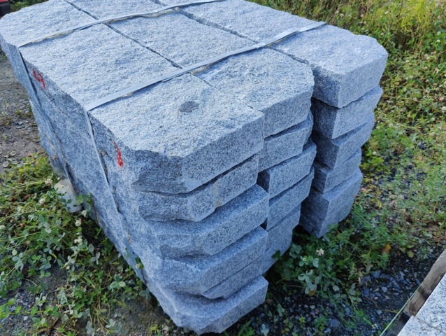 1091355-7 Granitkantsten RV4 Rak 100x300 mm ca 21,75 m