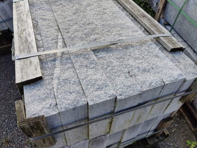 1091356-3 Granitkantsten RFV4 Rak Porto Grå 1100x100x300 mm ca 15,4 m
