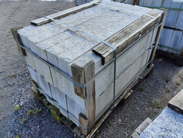 1091356-4 Granitkantsten RFV4 Rak Porto Grå 1100x100x300 mm ca 15,4 m