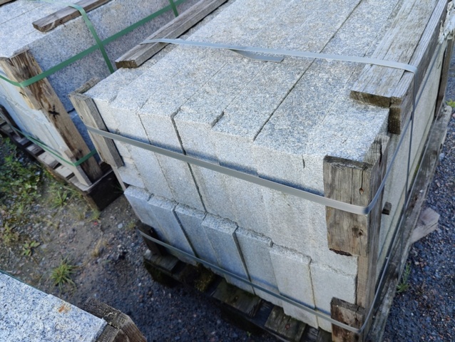 1091356-5 Granitkantsten RFV4 Rak Porto Grå 1100x100x300 mm ca 15,4 m