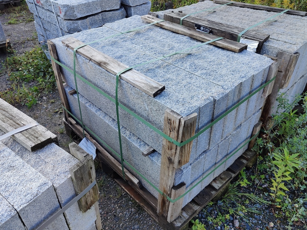 1091357-1 Granitkantsten RFV4 Rak Porto Grå 1100x100x300 mm ca 15,4 m