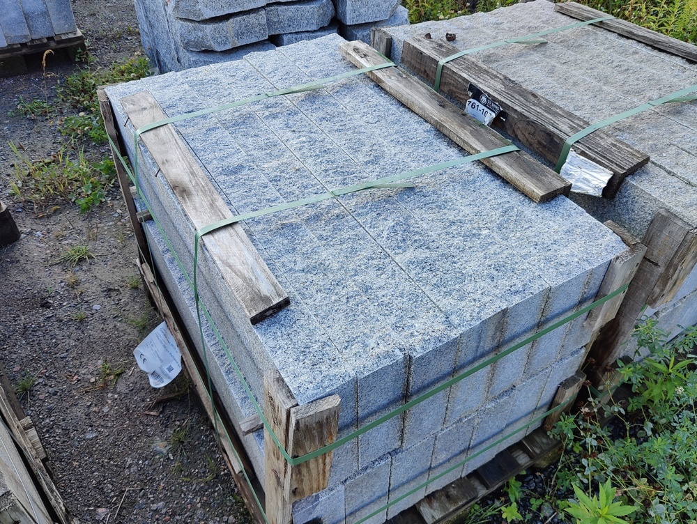 1091357-2 Granitkantsten RFV4 Rak Porto Grå 1100x100x300 mm ca 15,4 m