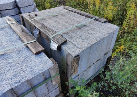 Granitkantsten RFV4 Rak Porto Grå 1100x100x300 mm ca 15,4 m