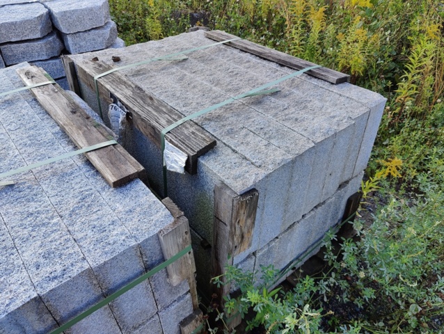 1091358-1 Granitkantsten RFV4 Rak Porto Grå 1100x100x300 mm ca 15,4 m