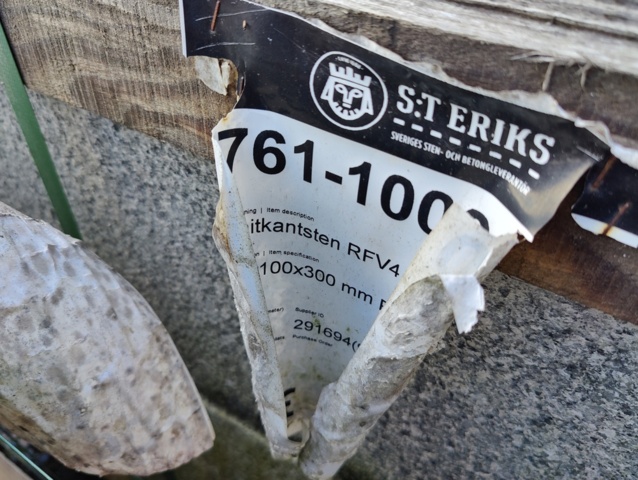 1091358-3 Granitkantsten RFV4 Rak Porto Grå 1100x100x300 mm ca 15,4 m