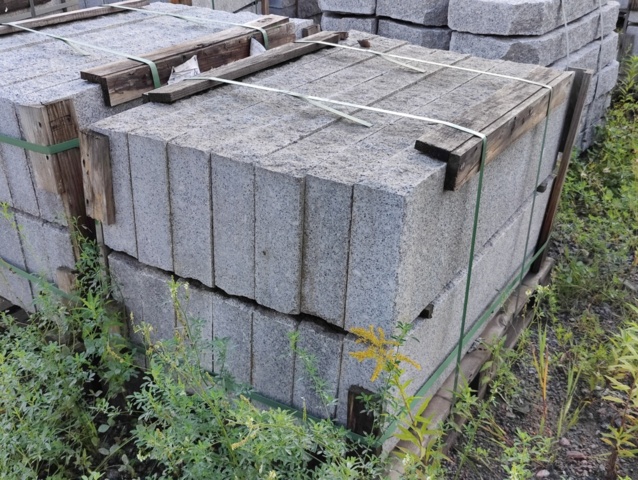 1091358-5 Granitkantsten RFV4 Rak Porto Grå 1100x100x300 mm ca 15,4 m