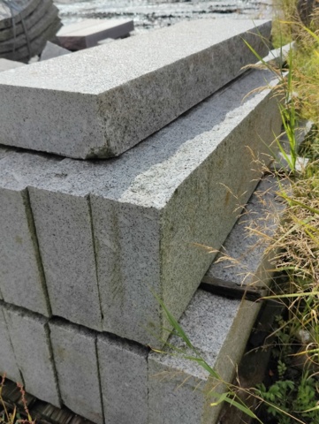 1091367-4 Granitkantsten RFV2 Rak Porto Grå 1100x120x300 mm ca 12,1 m