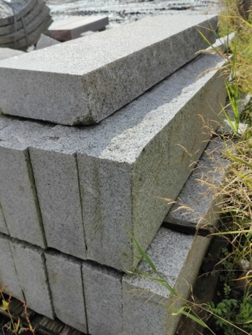 1091367-5 Granitkantsten RFV2 Rak Porto Grå 1100x120x300 mm ca 12,1 m