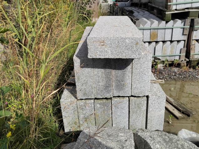 1091367-7 Granitkantsten RFV2 Rak Porto Grå 1100x120x300 mm ca 12,1 m