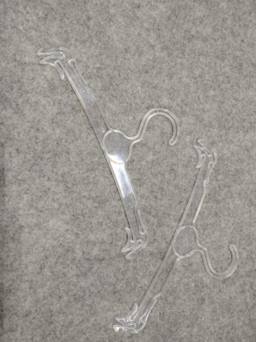 1576149-5 Klädhängare, ca 180 st - svarta och transparenta