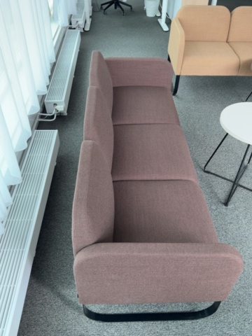 1422051-4 Soffa - Johanson 3-sittsig samt runt bord