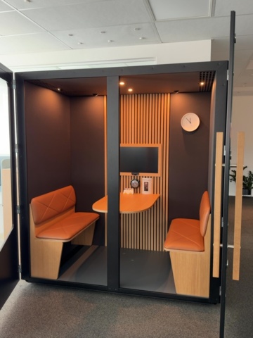 1422053-4 Mötesbås 4 pers - Mutebox Meet Connect med bildskärm och högtalare för videomöten