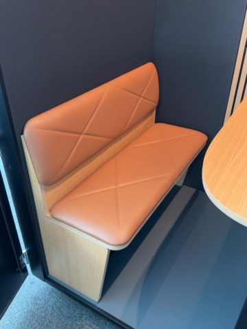 1422053-8 Mötesbås 4 pers - Mutebox Meet Connect med bildskärm och högtalare för videomöten