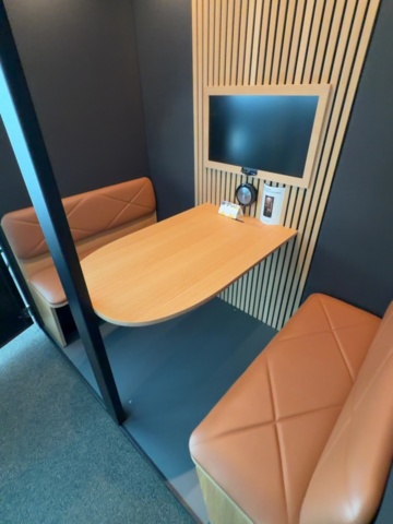 1422053-9 Mötesbås 4 pers - Mutebox Meet Connect med bildskärm och högtalare för videomöten