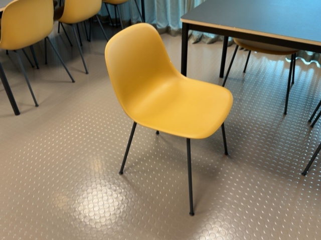1422054-7 2 st Köksbord och 10st stolar, 5 st lampor