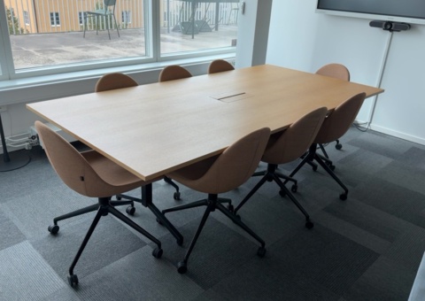 Konferensbord med 8 st stolar