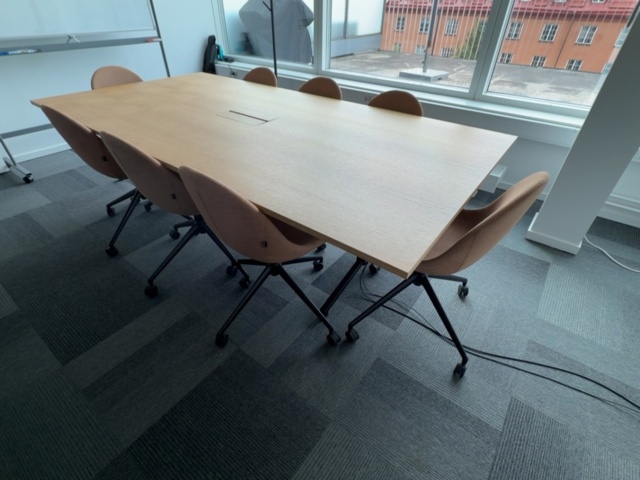 1422055-3 Konferensbord med 8 st stolar