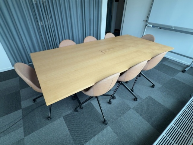 1422055-4 Konferensbord med 8 st stolar