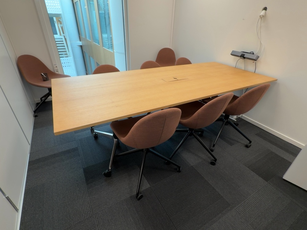 1422056-2 Conference table with 6 chairs