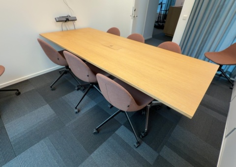 Konferensbord med 6 st stolar