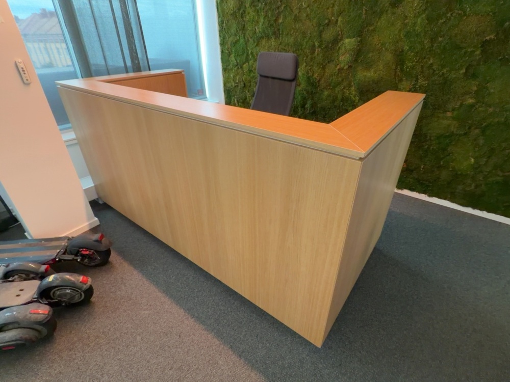 1422057-2 Reception desk including desk