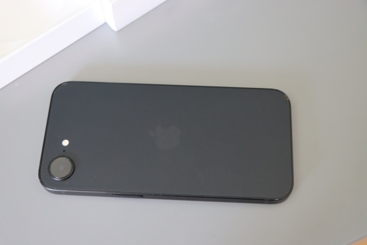 1296112-6 iPhone 16e 128GB