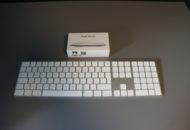 1296113 Apple wireless magic mouse and keyboard