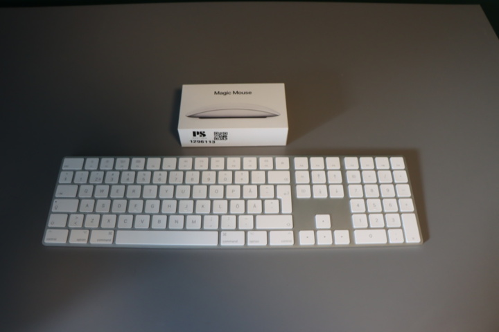 1296113-1 Apple wireless magic mouse and keyboard