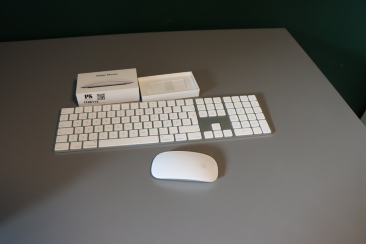 1296113-2 Apple wireless magic mouse and keyboard