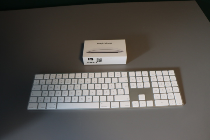 1296114-2 Apple wireless magic mouse and keyboard
