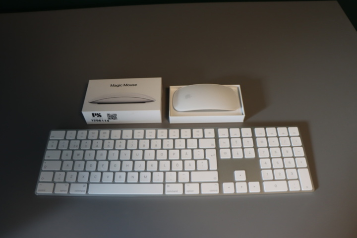 1296114-1 Apple wireless magic mouse and keyboard