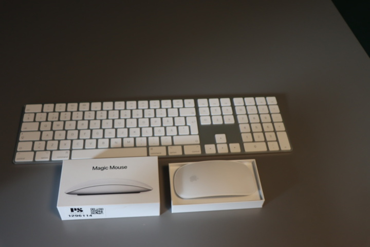 1296114-7 Apple wireless magic mouse and keyboard