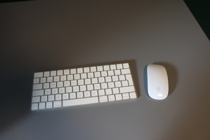 1296115-1 Apple wireless magic mouse and keyboard