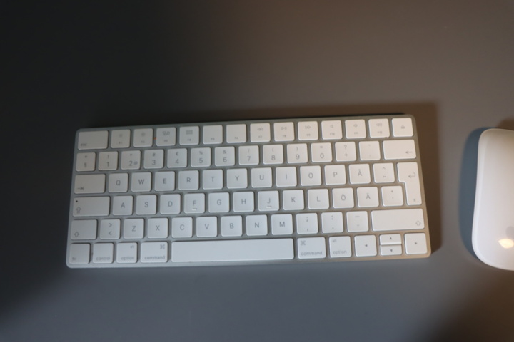 1296115-2 Apple wireless magic mouse and keyboard
