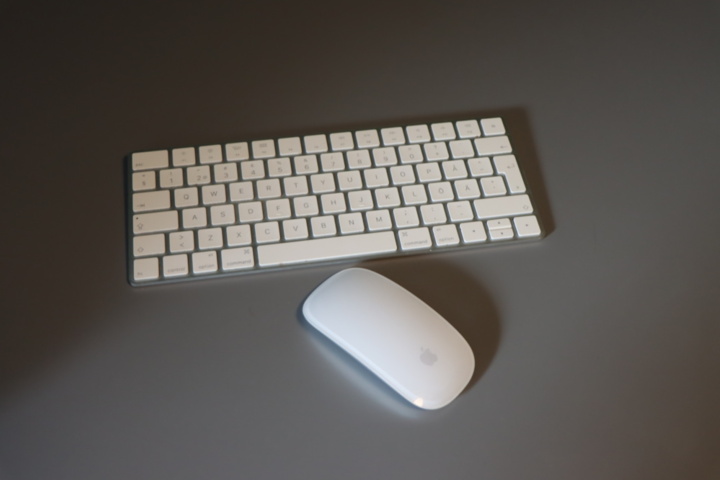 1296115-5 Apple wireless magic mouse and keyboard