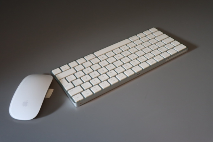 1296115-6 Apple wireless magic mouse and keyboard