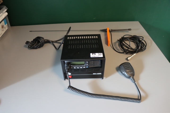 1296117-3 Two-way radio / Aviation radio Icom IC-A120E with power supply