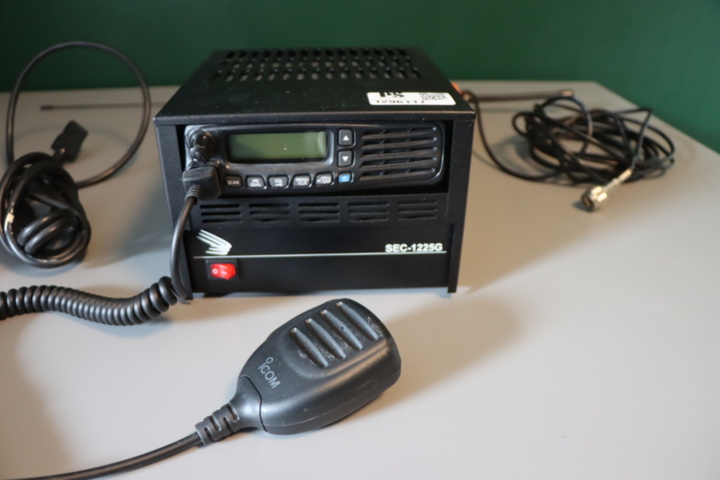 1296117-1 Two-way radio / Aviation radio Icom IC-A120E with power supply