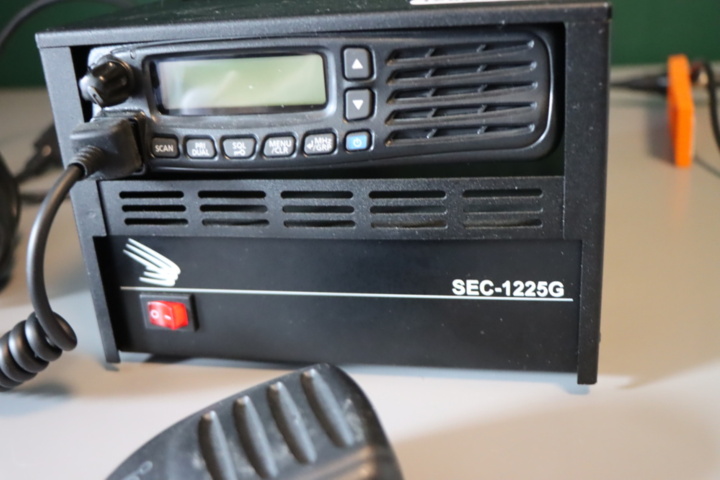1296117-2 Two-way radio / Aviation radio Icom IC-A120E with power supply