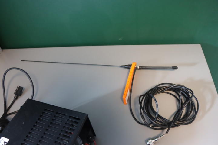 1296117-8 Two-way radio / Aviation radio Icom IC-A120E with power supply
