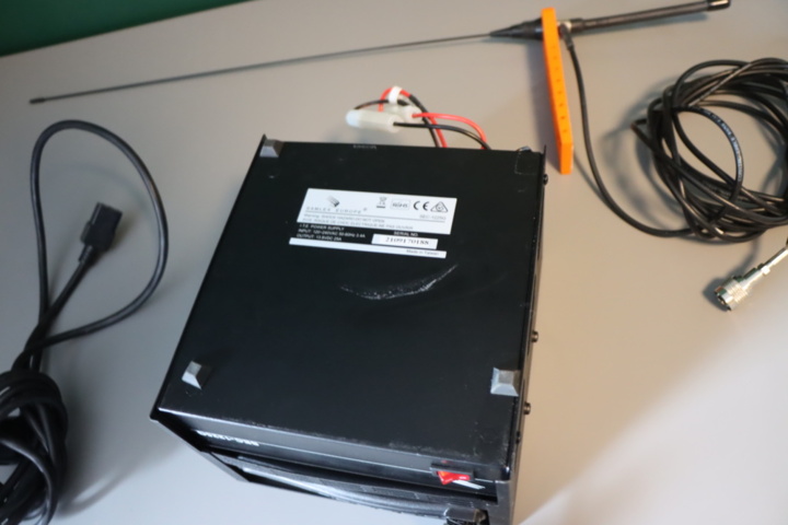 1296117-9 Two-way radio / Aviation radio Icom IC-A120E with power supply
