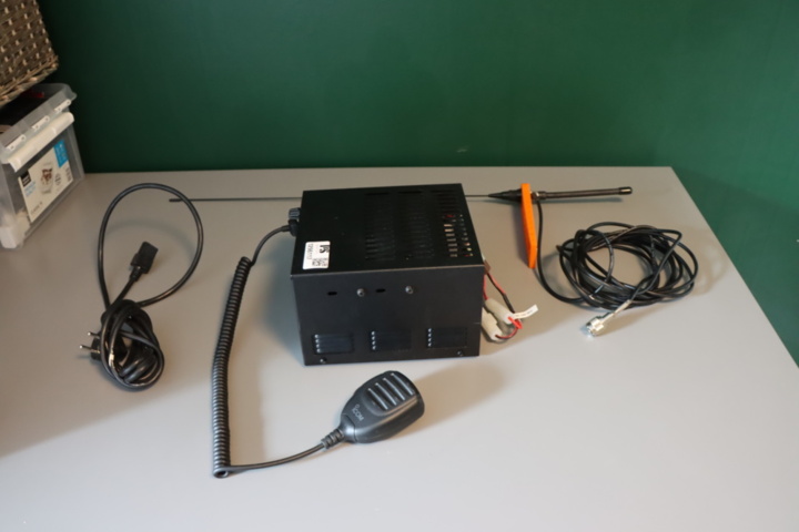 1296117-10 Two-way radio / Aviation radio Icom IC-A120E with power supply